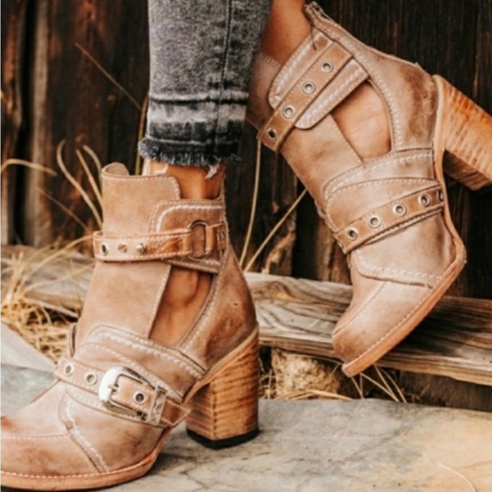 Freebird Stephen Sonoma leather distressed brown buckle Ankle Boots size 8.